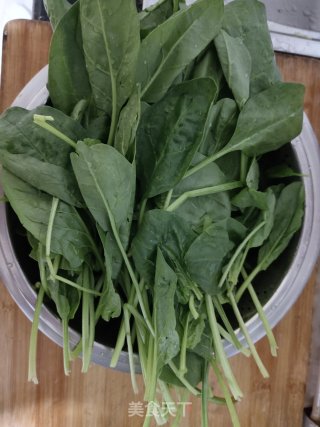 素猫耳朵蒜蓉菠菜的做法步骤：2