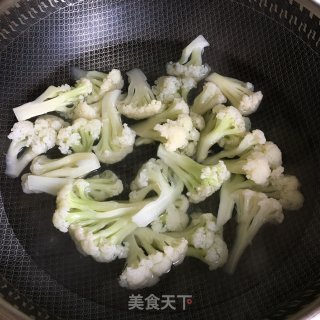 干煸菜花的做法步骤：1