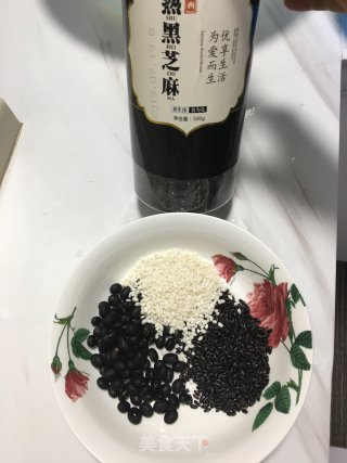 黑豆芝麻米糊的做法步骤：1