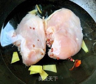 #肉类#凉拌鸡胸脯肉的做法步骤：2
