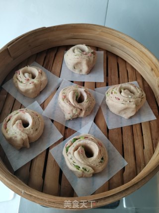香肠全麦花卷的做法步骤：8