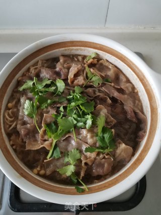 金针肥牛煲的做法步骤：7