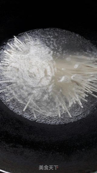 家常鸡蛋面的做法步骤：1