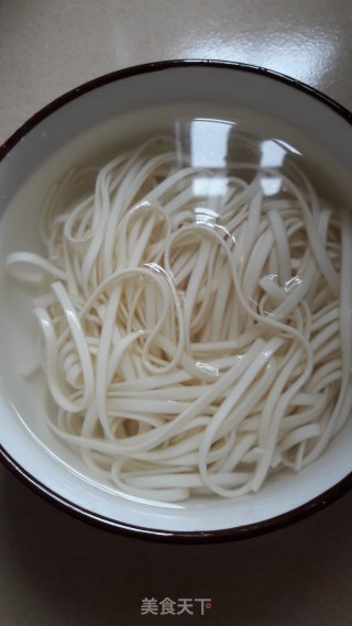 家常鸡蛋面的做法步骤：2
