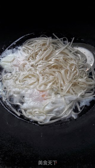 家常鸡蛋面的做法步骤：4