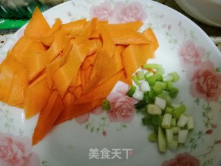 里脊肉炒鸡腿菇的做法步骤：3