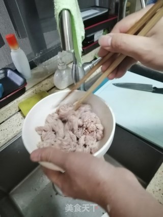 里脊肉炒鸡腿菇的做法步骤：5