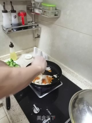 里脊肉炒鸡腿菇的做法步骤：11