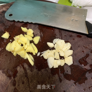腊肠炒菜花的做法步骤：4