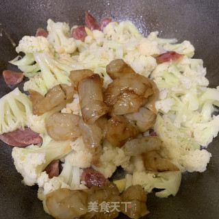 腊肠炒菜花的做法步骤：9