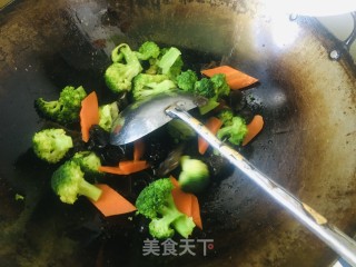 清炒西兰花的做法步骤：5