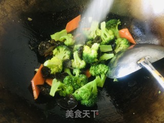 清炒西兰花的做法步骤：6