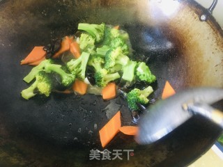 清炒西兰花的做法步骤：9