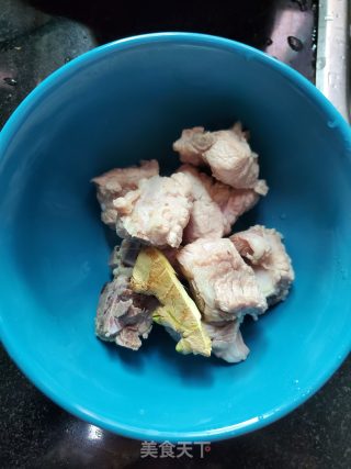 排骨炖鲍鱼的做法步骤：6