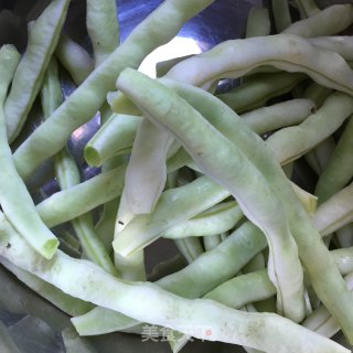 番茄青椒炒豆角的做法步骤：1