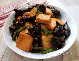 木耳烧豆腐的做法步骤：13