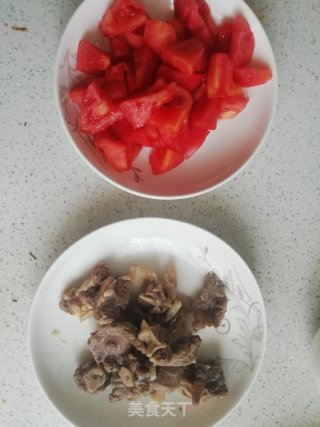 番茄炖牛尾的做法步骤：2