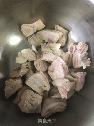 啤酒排骨的做法步骤：1