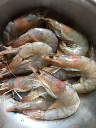 虾肉酿辣椒的做法步骤：1