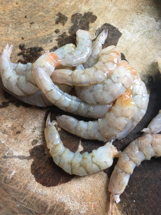 虾肉酿辣椒的做法步骤：2