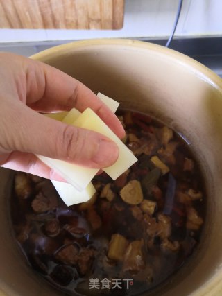 土豆烧牛腩的做法步骤：15