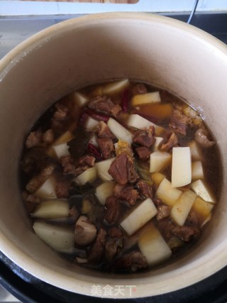 土豆烧牛腩的做法步骤：16