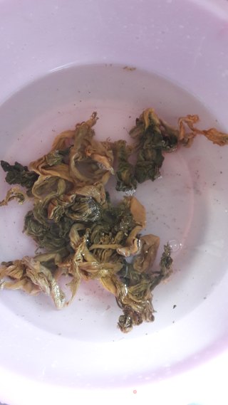 瘦肉炒咸芥菜的做法步骤：1