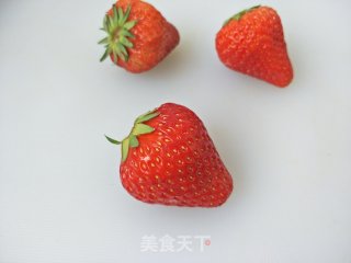 草莓香蕉奶昔的做法步骤：2