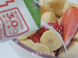 草莓香蕉奶昔的做法步骤：4