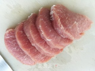 葱烧大排（猪里脊）的做法步骤：1