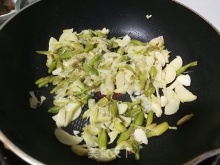 栀子花雷笋炒肉片的做法步骤：9