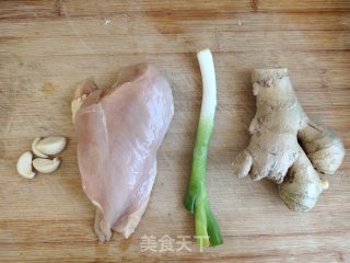 凉拌麻辣鸡丝的做法步骤：1