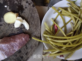酸蒜苔炒肉的做法步骤：1