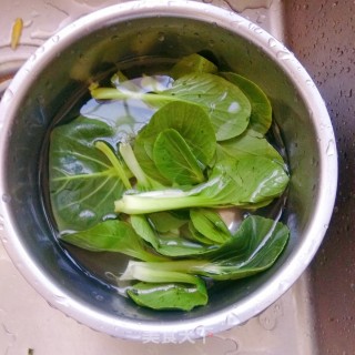 青菜火腿鸡蛋面的做法步骤：2