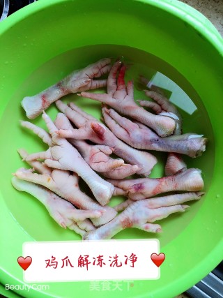 油炸鸡爪的做法步骤：1