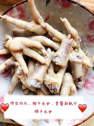 油炸鸡爪的做法步骤：7