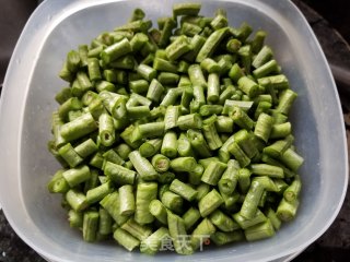 榨菜鸡蛋炒豆角的做法步骤：2
