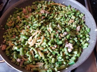 榨菜鸡蛋炒豆角的做法步骤：10