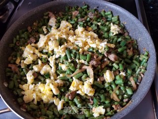 榨菜鸡蛋炒豆角的做法步骤：12