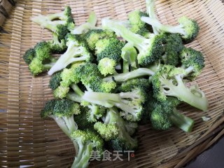 清炒西兰花的做法步骤：3