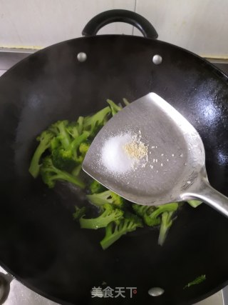 清炒西兰花的做法步骤：8