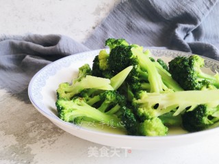 清炒西兰花的做法步骤：9