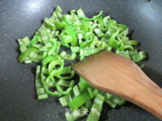 豆豉鲮鱼炒青椒的做法步骤：3