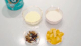 菌小宝的一百种吃法之菠萝冰淇淋酸奶的做法步骤：1