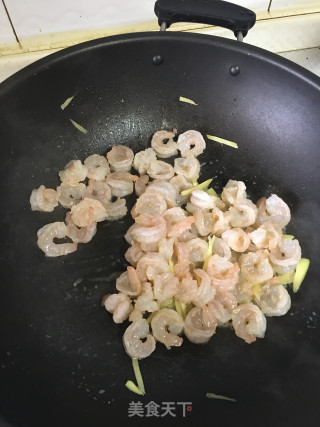 虾仁炒三丁的做法步骤：2