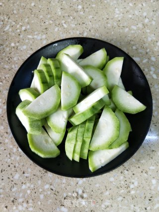 鲜芡实炒丝瓜的做法步骤：3