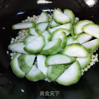 鲜芡实炒丝瓜的做法步骤：7