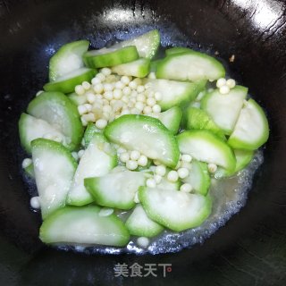 鲜芡实炒丝瓜的做法步骤：8