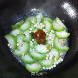 鲜芡实炒丝瓜的做法步骤：9