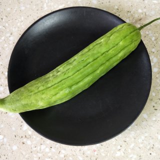 苦瓜炒鸡蛋的做法步骤：1